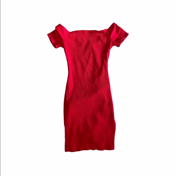 Red off the shoulder bodycon - Picture 3 of 4